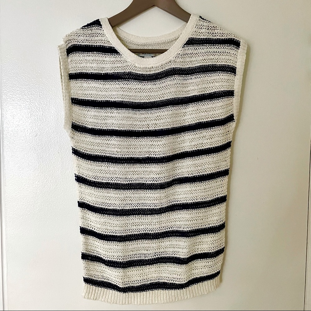 Striped sleeveless Old Navy sweater size M